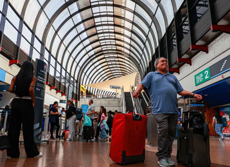 Migración Colombia respondió a las quejas presentadas por pasajeros en el Aeropuerto José María Córdova. FOTO: EL COLOMBIANO