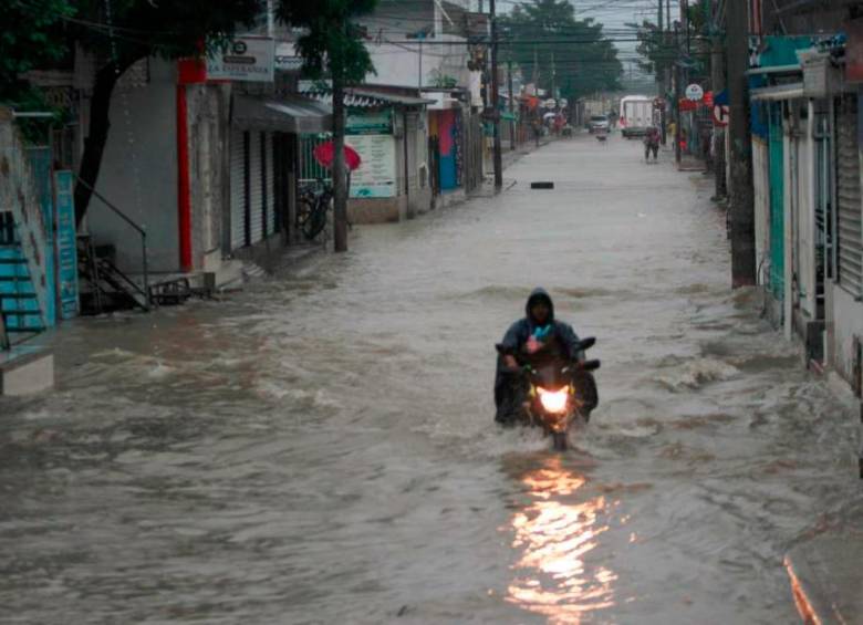 Las fuertes lluvías generaron inundaciones de barrios completos y vías colapsadas. No se registran víctimas mortales en ninguna zona del país. FOTO: COLPRENSA