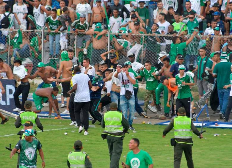 Es necesario que hechos como estos no se vuelvan normales en cada fecha del fútbol colombiano, hay que buscar soluciones. FOTO Colprensa