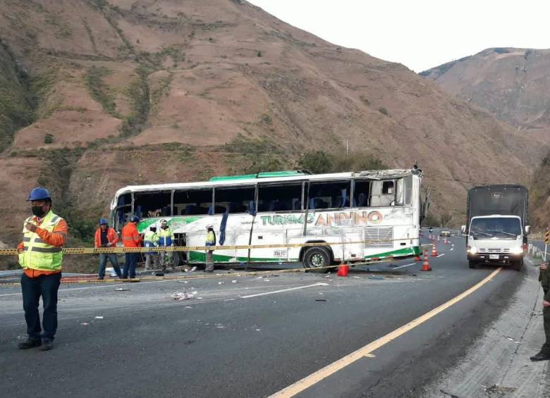 Accidente en la vía Panamericana deja cuatro muertos, entre ellos dos menores de edad. FOTO: Tomada de las redes sociales - Cuerpo de Bomberos de Ipiales