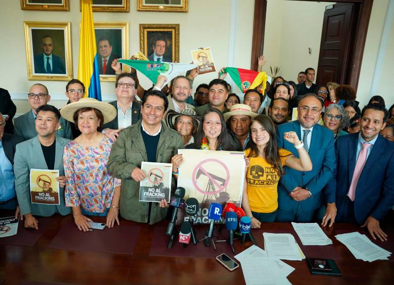 Diversas asociaciones apoyaron el proyecto antifracking llevado al Congreso. FOTO cortesía MinAmbiente