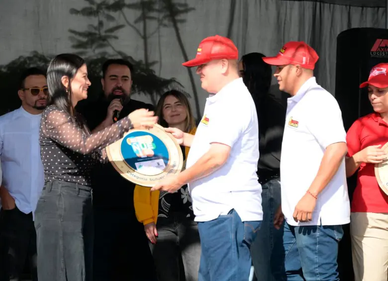 Happy Buñuelo, sede Florencia, fue premiado por la propuesta más innovadora del festival gracias a una versión que combina la masa tradicional de buñuelo con chicharrón, una apuesta que destacó entre los finalistas. FOTO cortesía