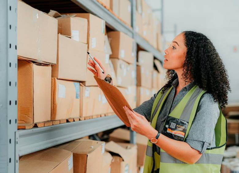 Logística, ventas y seguridad son algunos de los sectores donde Alkosto y Ktronix requieren personal en varias regiones de Colombia. FOTO: GETTY