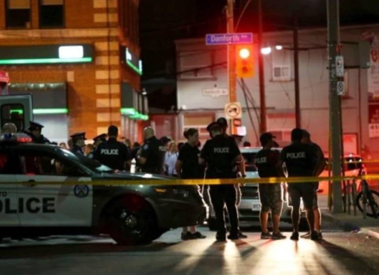 Buscan a tres hombre que serían responsables de un tiroteo ocurrido en Toronto, Canadá. FOTO: AFP