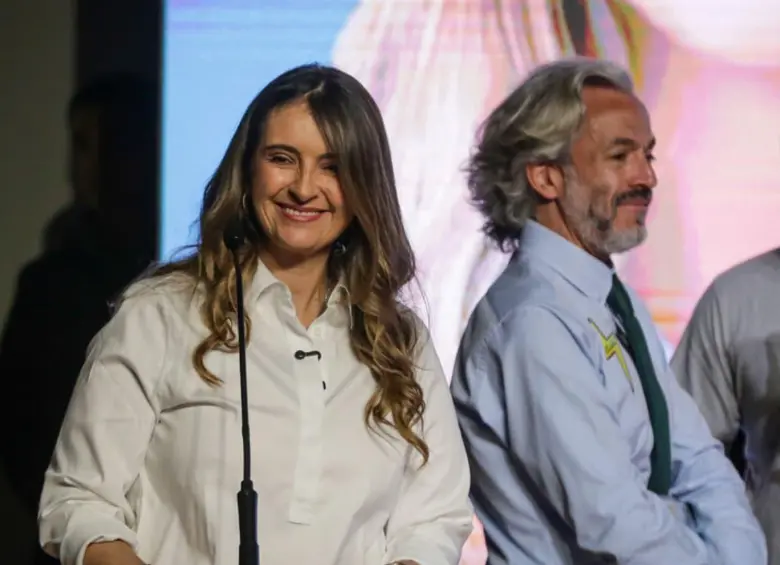 La candidata Paloma Valencia celebra su crecimiento en la última encuesta de Invamer. FOTO: Colprensa 