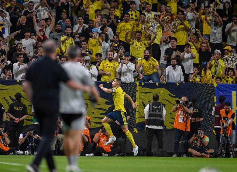 El “Bicho” celebrando su gol número 980. FOTO: X AlNassrfc
