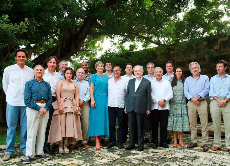 La foto del encuentro entre el presidente Gustavo Petro y los cacaos empresariales, entre ellos Luis Carlos Sarmiento Angulo. FOTO PRESIDENCIA