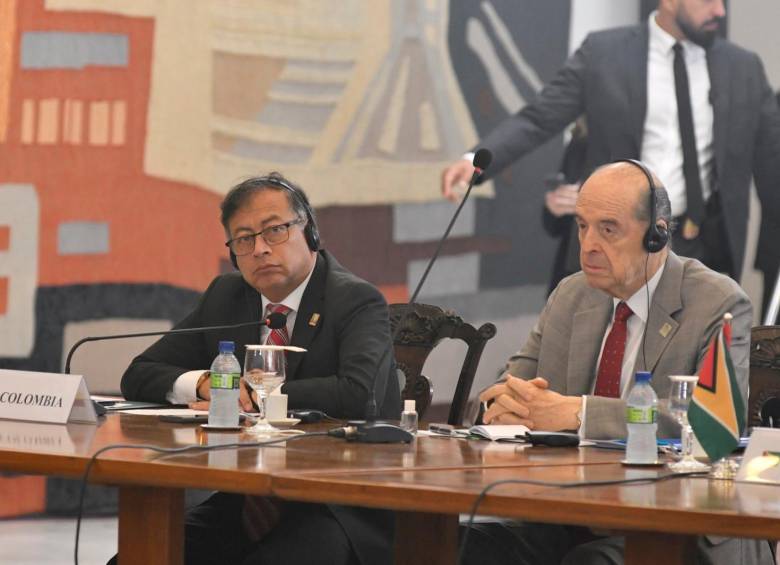 Gustavo Petro y el canciller Álvaro Leyva encabezan la delegación colombiana. FOTO CORTESÍA 