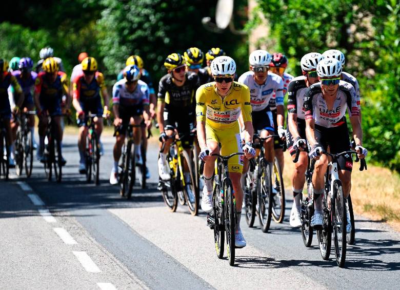 Tadej Pogacar mostró superioridad ante sus demás rivales en la primera semana del Tour. El esloveno apunta a su quinto título en la carrera. Suma 59 días vistiendo el maillot amarillo en la historia de la carrera francesa. FOTO GETTY