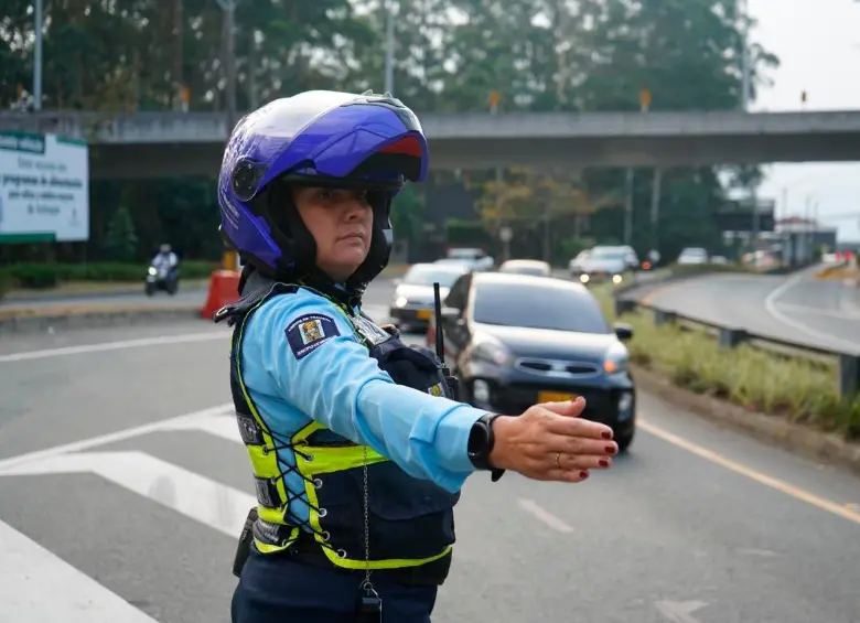 Policía y Ejército refuerzan controles en vías y terminales para proteger a viajeros en la capital antioqueña. FOTO ALCALDÍA DE MEDELLÍN