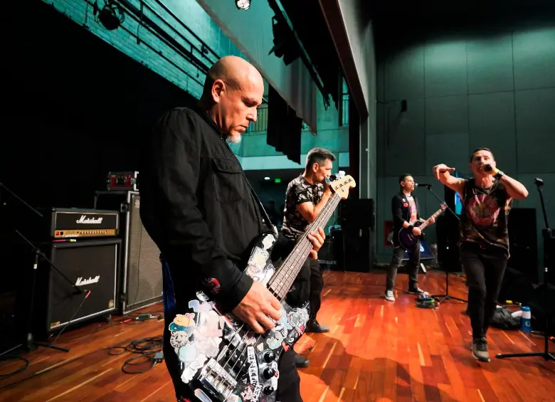 Las 70 bandas están divididas en siete categorías: punk, core, metal, rock, rap, ska y reggae, electrónica y alternativa. FOTO: Alcaldía de Medellín.