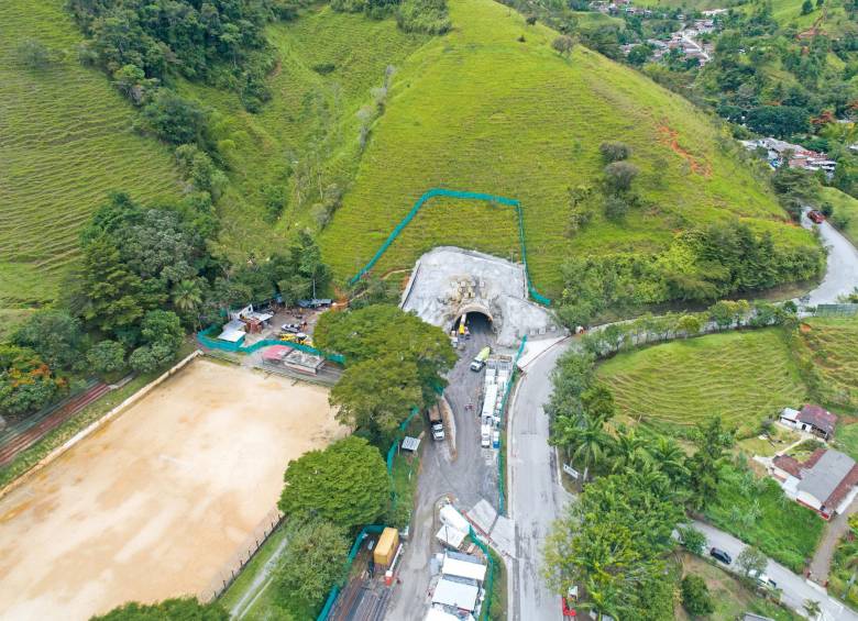 Juan Esteban Gil, director del Invías, anticipó que en la segunda mitad de este año se espera que se unan los frentes del túnel principal del proyecto del Túnel del Toyo. FOTO El Colombiano