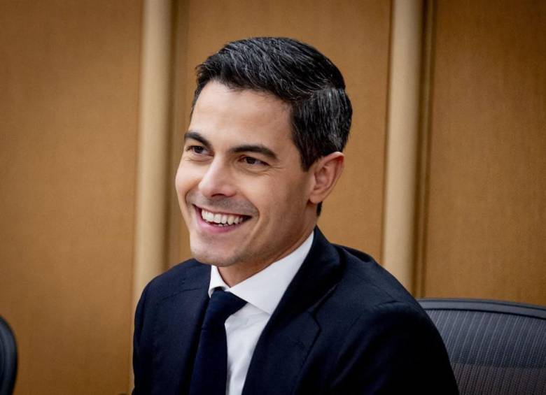 El primer ministro Rob Jetten en la Trevezaal (Sala de Tregua), en el Ministerio de Asuntos Generales, para la primera reunión semanal del gabinete. Foto: AFP