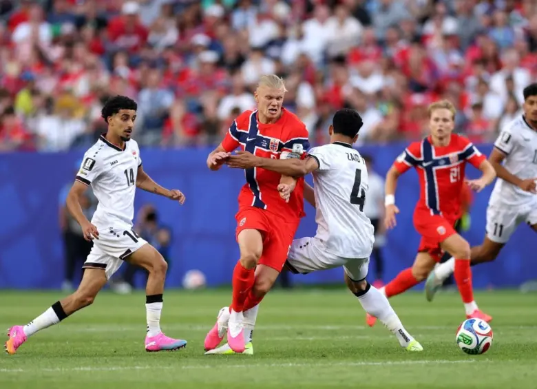 Erling Haaland guio a los noruegos a la victoria ante Irak por el segundo partido del grupo I. Foto: AFP