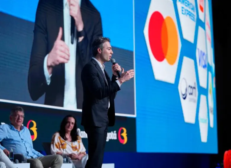 Daniel Quintero fue chiflado durante un debate de precandidatos presidenciales, en Asobancaria, en Cartagena. CORTESÍA ASOBANCARIA
