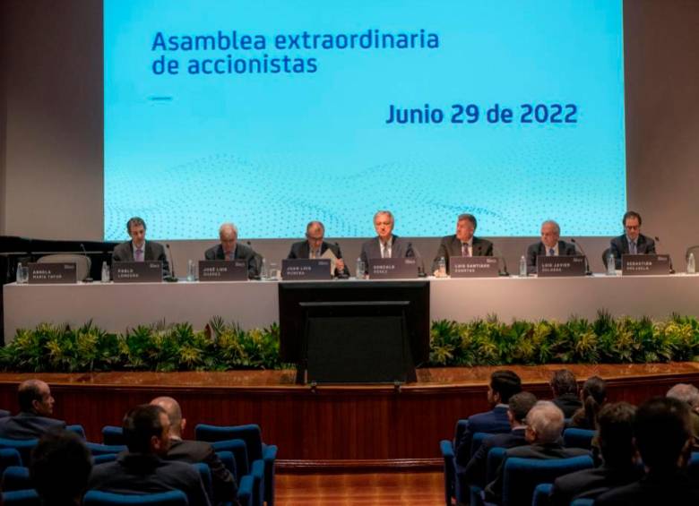 Mesa principal de la asamblea extraordinaria de Sura. FOTO cortesía