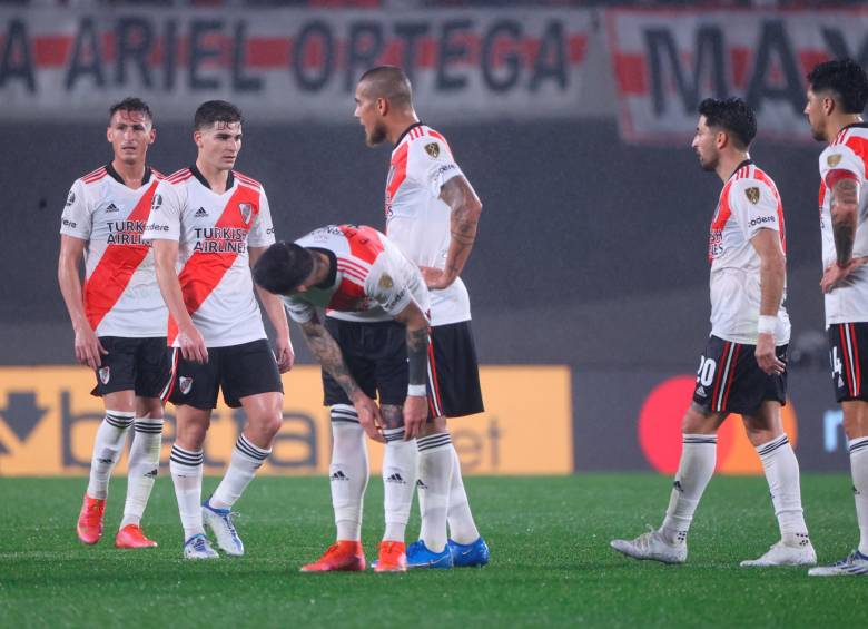 River Plate, que suma cuatro títulos en Libertadores, no pudo imponer condiciones ante el sorpresivo Vélez. FOTO: EFE