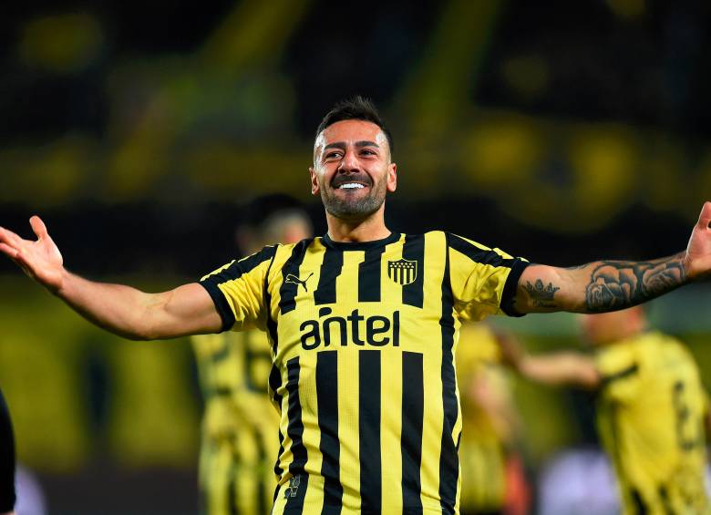 En la imagen aparece Facundo Batista cuando jugaba para Peñarol. FOTO AFP