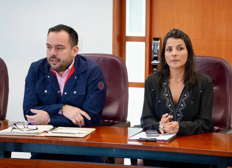 Uno de los puntos centrales del proceso será la reactivación de la licencia ambiental del proyecto, que se encuentra interrumpida desde 2019. La mesa de trabajo contó con la participación de los ministros Edwin Palma e Irene Vélez y representantes de PDVSA Colombia. Foto: Cortesía MinEnergía