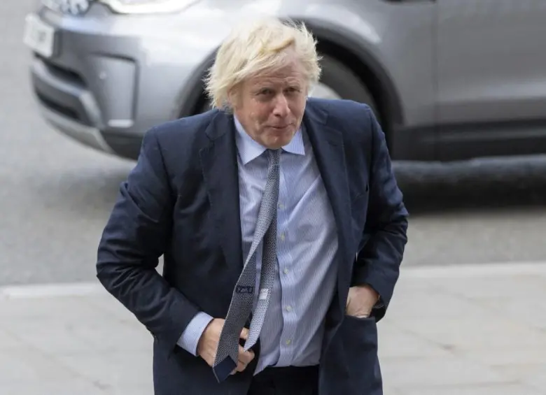 Boris Johnson, ex primer ministro británico es señalado por mal uso de fondos públicos, de acuerdo con una investigación realizada por el diario The Guardian. FOTO: AFP 