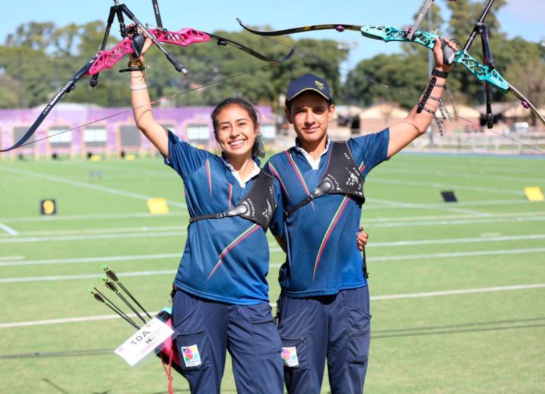 Ana Sofía Villamil y Daniel Jiménez, los campeones en tiro con arco. FOTO CORTESÍA COC