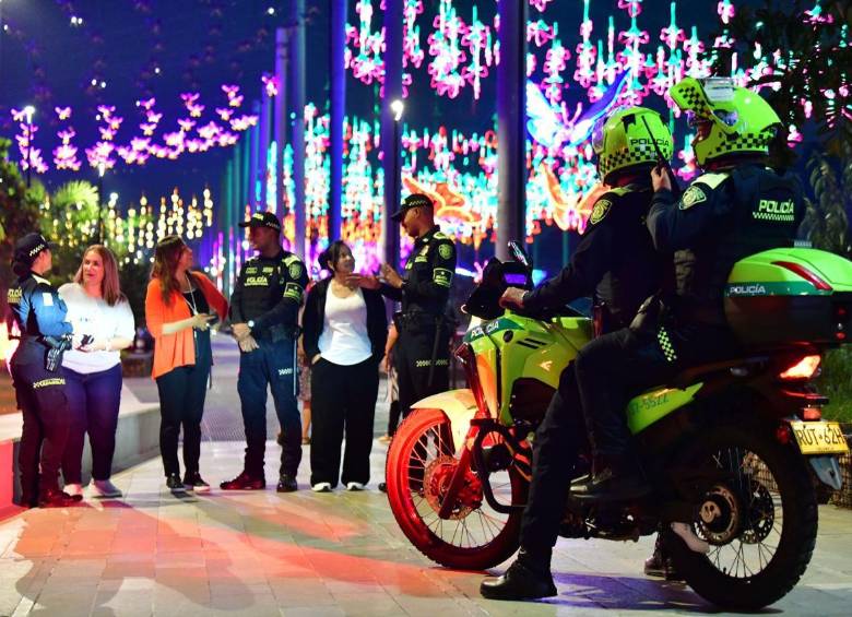 El plan de las autoridades está orientado a fortalecer la presencia institucional en las zonas de mayor afluencia ciudadana y donde hay más índices de comportamientos delictivos. FOTO: Cortesía Policía Metropolitana del Valle de Aburrá