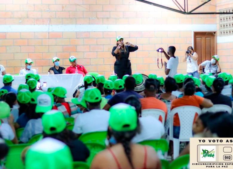 A López le cuestionan la procedencia de la inversión en publicidad, gorras, camisetas y eventos. FOTO cortesía