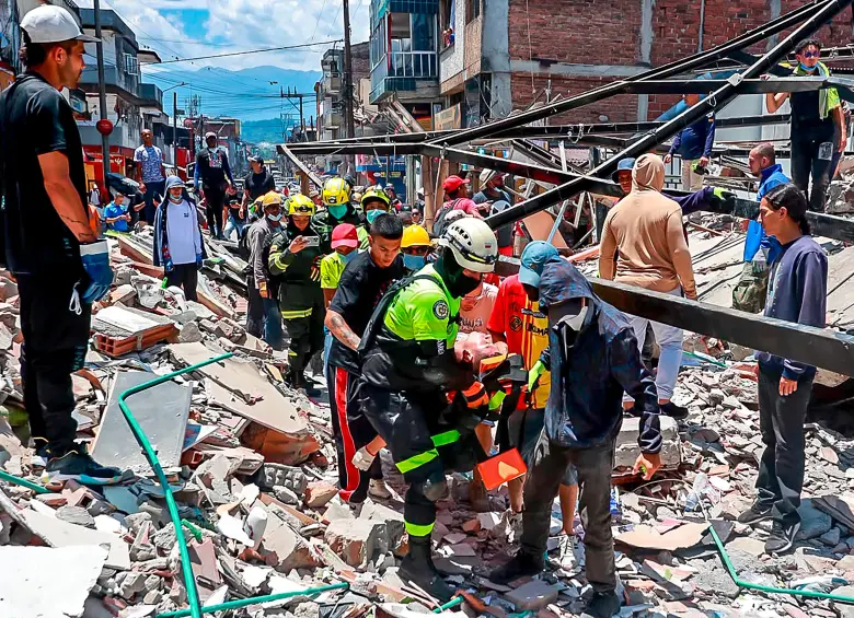 Terremoto en Cali. Así quedó un edificio ubicado en el barrio Nuevo Tequendama, sur de la ciudad. Foto: Manuel Saldarriaga