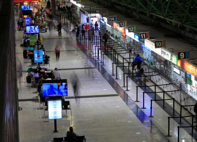 Las terminales de Medellín se vieron vacías durante la jornada. Varias empresas de transporte suspendieron sus rutas debido a la crisis de orden público que vive el departamento. FOTO jaime pérez 