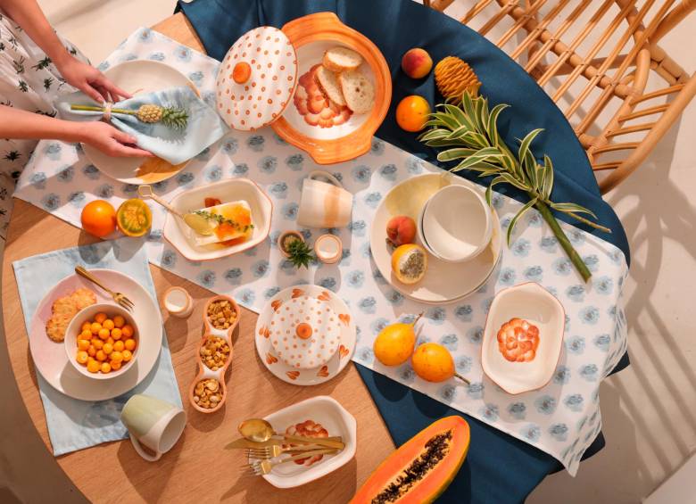 La colección de Socarrás con Finlandek tiene elementos para servir la mesa, desde vajilla hasta manteles e individuales, y ropa de cama. FOTOS cortesía