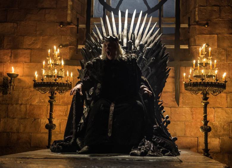 Así se veía el papá de Daenerys Targaryen, más conocido como el rey loco, en el trono de hierro en Game of Thrones. FOTO: CORTESÍA HBO