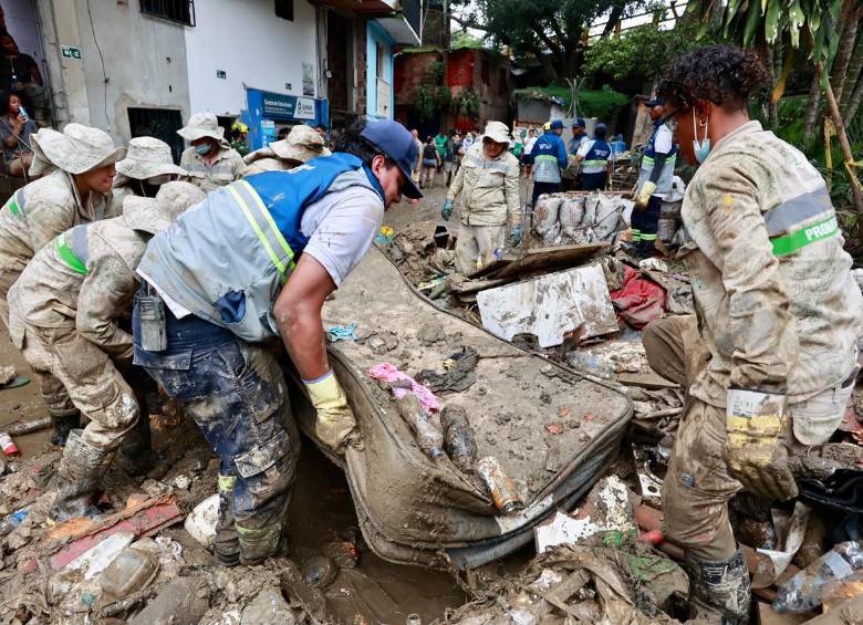 Alcaldía atiende emergencia tras aguaceros en Medellín. Foto: Manuel Saldarriaga