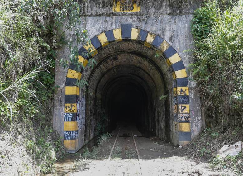 La salida del viejo túnel de La Quiebra, en El Limón, construido entre 1926 y 1929. FOTO: MANUEL SALDARRIAGA
