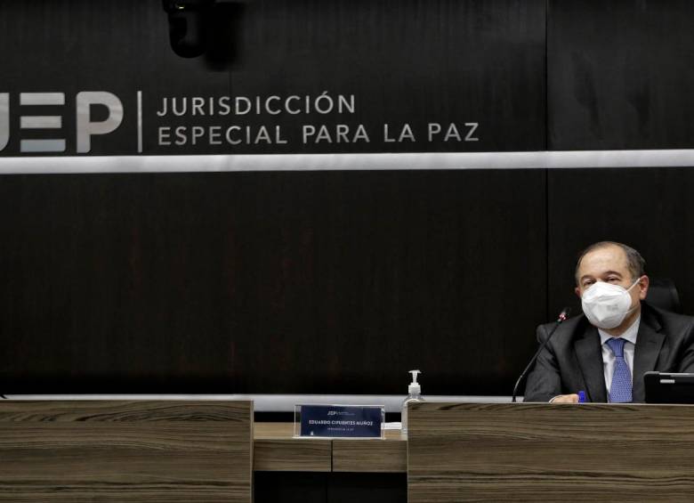 El presidente de la JEP, Eduardo Cifuentes, fue el encargado de anunciar el presunto caso de acoso sexual dentro de la entidad. FOTO: COLPRENSA