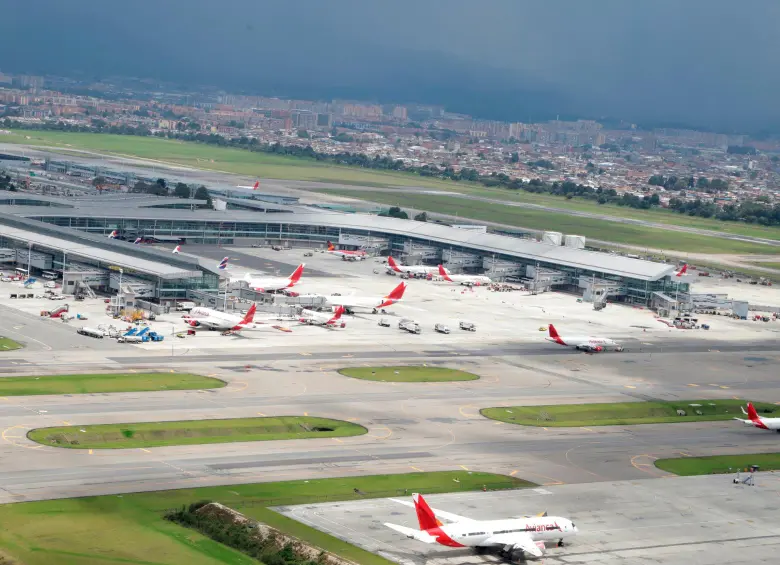 Desde ayer un fallo en programas de los A320 tiene en dificultades el transporte aéreo. FOTO tomada de X