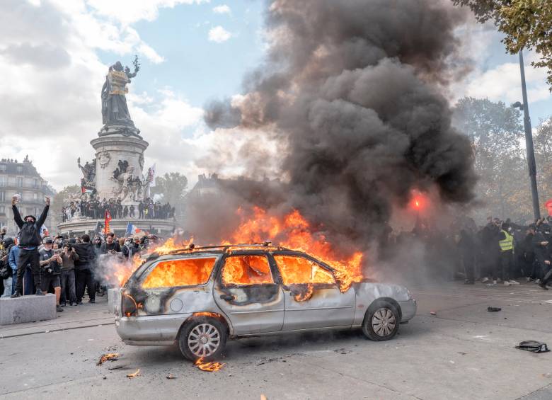 Francia evalúa los daños tras los disturbios y saqueos durante las protestas contra el costo de vida, que dejaron al menos 1.800 detenidos y 1.500 comercios afectados. FOTO: GETTY