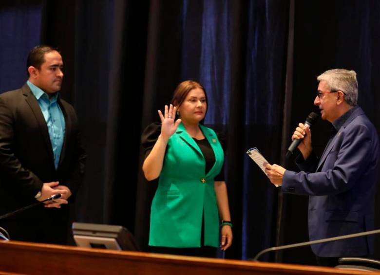 Juan Felipe Betancur (izq.), vicepresidente primero, Leticia Orrego, vicepresidenta segunda, y Fabio Humberto Rivera, presidente. FOTO Cortesía