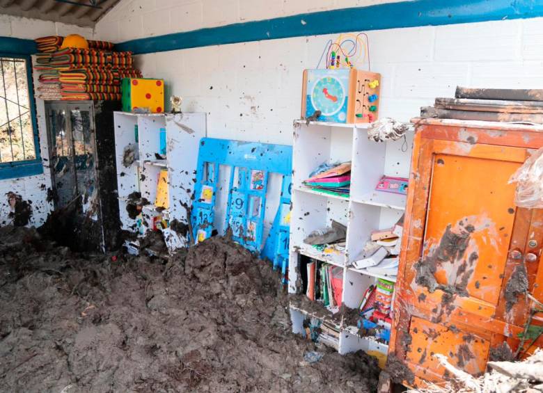 Así quedó el interior de la escuela. Allí se encontraban 22 niños en el momento de la tragedia. FOTO: CORTESÍA