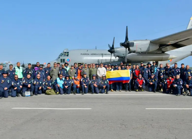 Este es el equipo Usar Col-1, en el que hay ocho integrantes del Cuerpo de Bomberos de Envigado. Fue el que participó en el rescate de Moises en La Guaira. FOTO: CORTESÍA