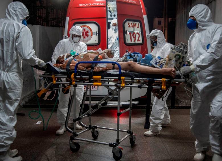 Los centros médicos están igualmente colapsados en Brasil, donde el martes se presentaron 4.000 muertes en tan solo 24 horas a causa del covid. FOTOEFE/Felipe Iruata