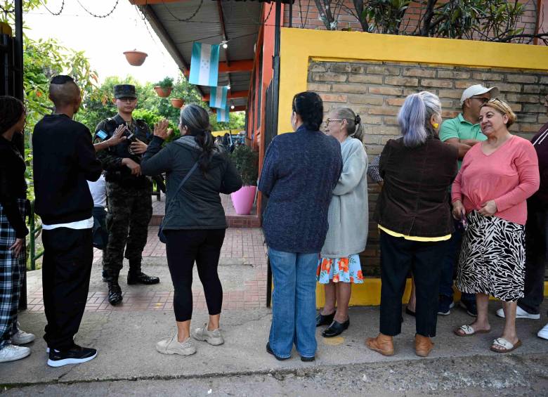 Las preocupaciones de los hondureños son: pobreza, violencia pandillera, corrupción y narcotráfico. FOTO: AFP.