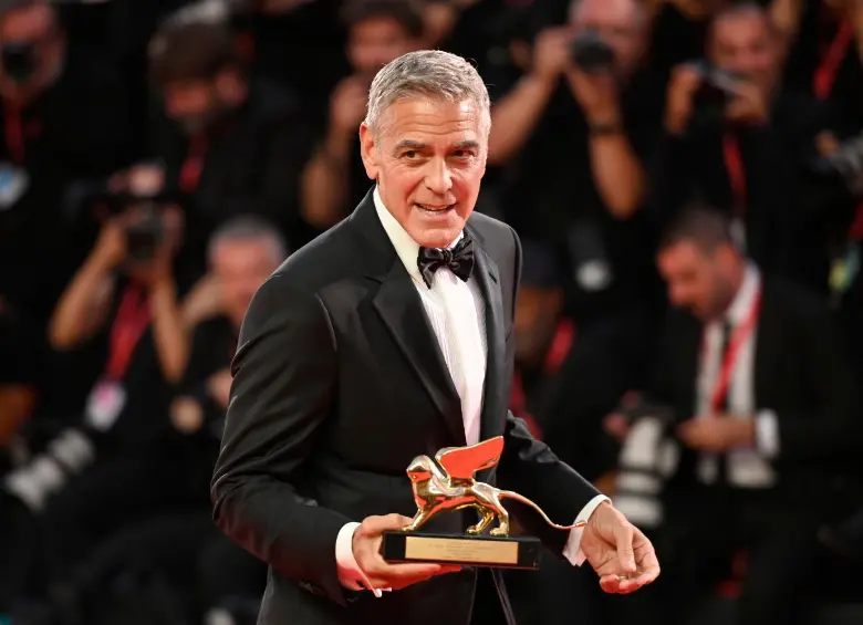 George Clooney recibió el León de Oro en Venecia. FOTO Getty