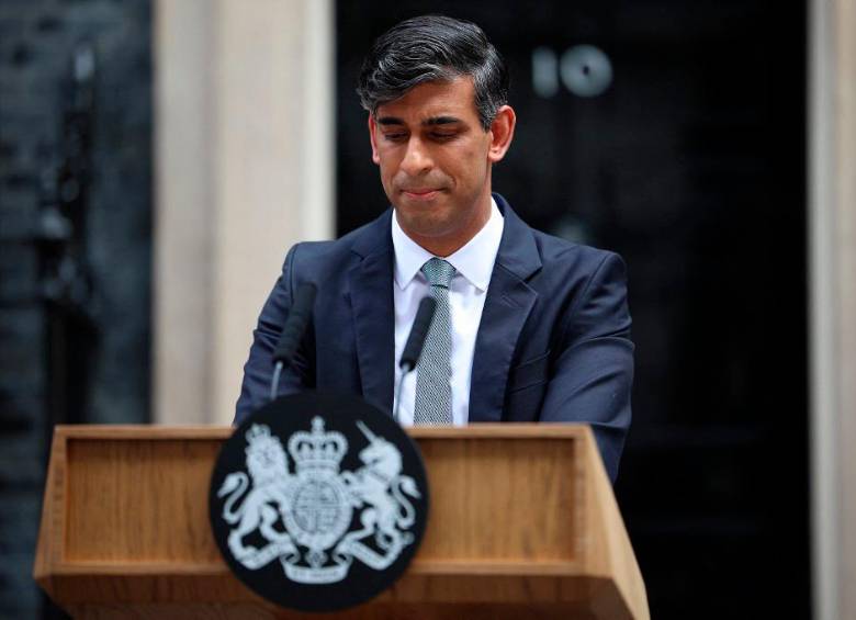 Rishi Sunak anunciando su dimisión desde el número 10 de Downing Street. FOTO: AFP