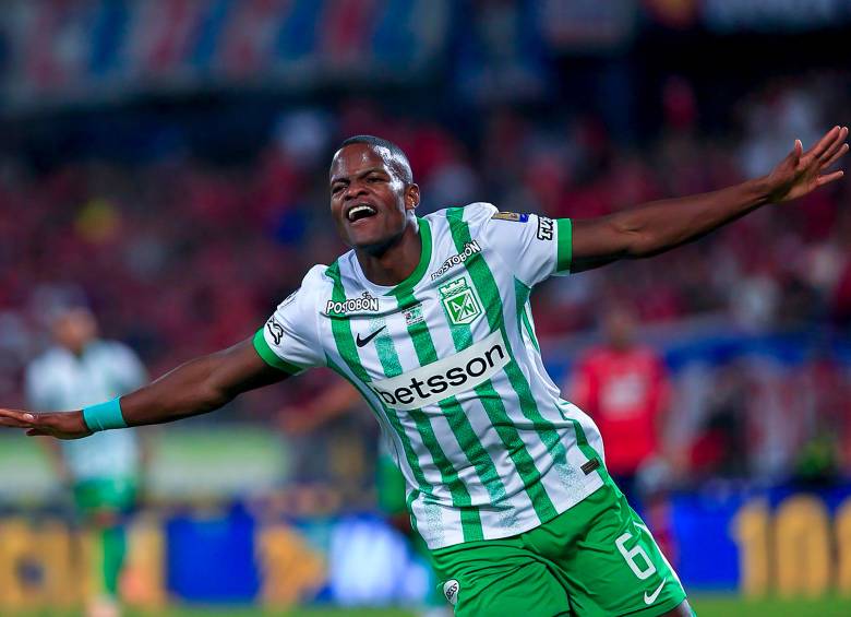 El único gol del compromiso llegó gracias a Andrés Román, quien apareció en el momento clave para desatar la celebración verde. Foto Camilo Suárez