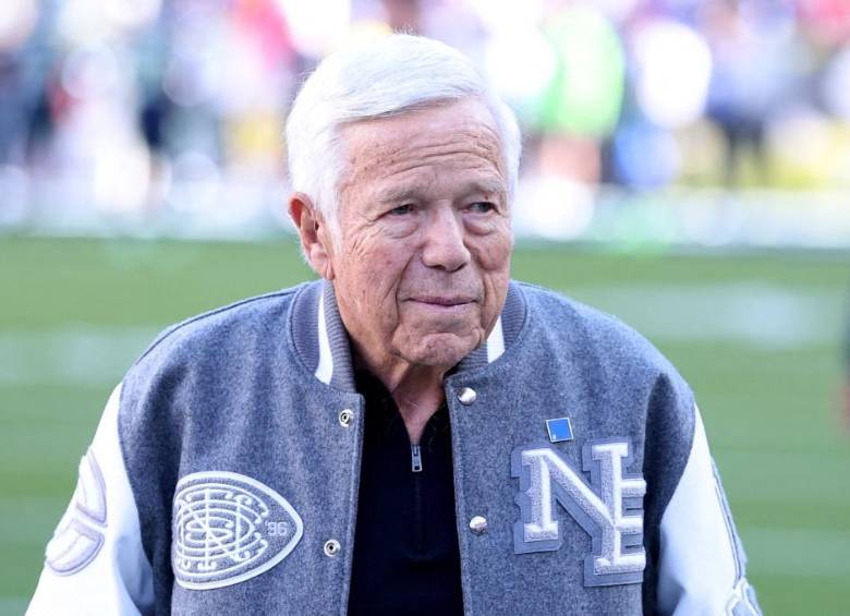 Detrás del veto está Robert Kraft, empresario de 85 años, propietario de los New England Patriots y del Gillette Stadium, quien presionó a los recintos para que rechazaran los conciertos si Macklemore participaba. FOTO Getty Images via AFP