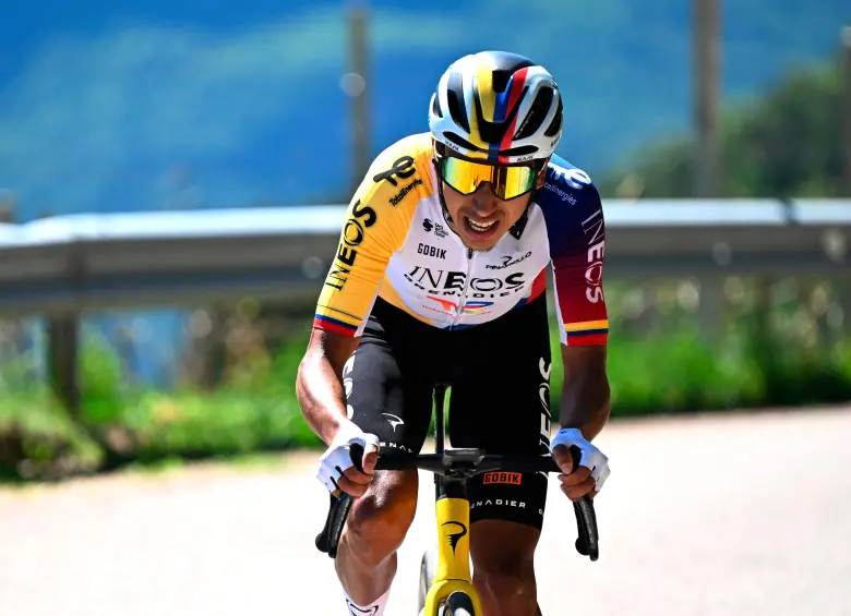 Egan Bernal, de 29 años, volvió a meterse en el podio de una de las grandes vueltas del ciclismo después de 1.805 días. La última vez había sido el 30 de mayo de 2021, cuando ganó el Giro. Foto: Getty
