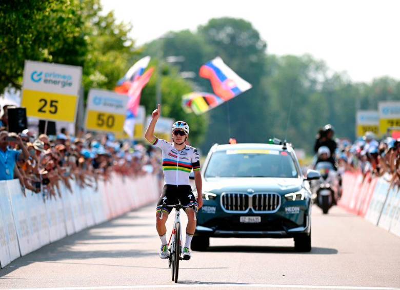 Remco Evenepoel conquistó la séptima etapa de la Vuelta a Suiza. FOTO AFP