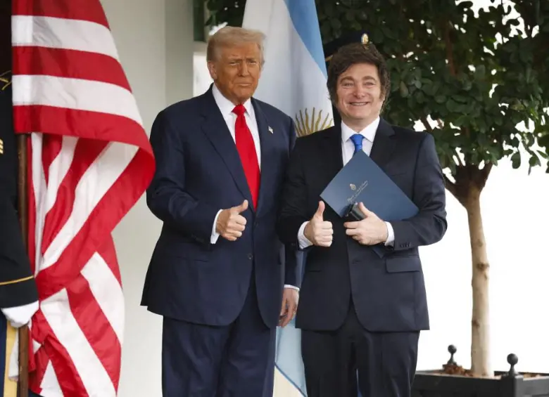 Donald Trump y Javier Milei, presidente de Argentina, se han caracterizado por una relación estrecha. FOTO: AFP.