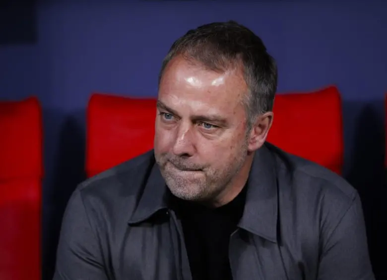 El entrenador alemán Hansi Flick se sentará esta tarde en el banquillo para dirigir al Barcelona en el Clásico de este domingo en el Camp Nou ante el Real Madrid. FOTO: AFP
