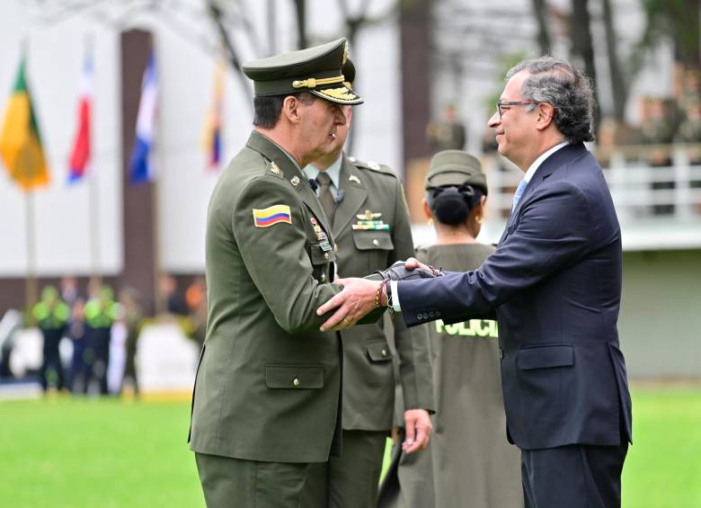 Durante la posesión de William Salamanca como director de la Policía, el presidente Gustavo Petro señaló que la sociedad colombiana tiene más confianza en la Policía Nacional que hace un corto tiempo. FOTO PRESIDENCIA